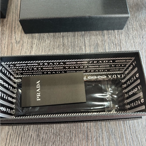 Prada - Picture 9 of 10